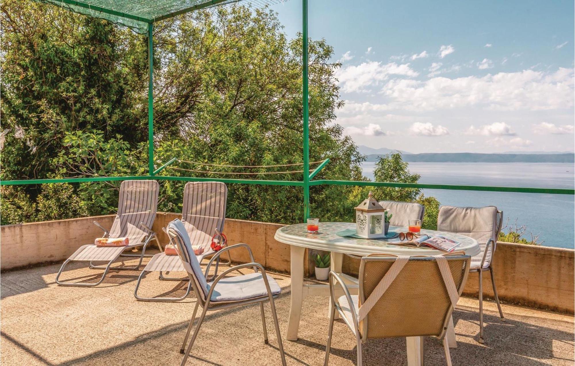 Awesome Home In Podgora With Kitchen Exterior photo